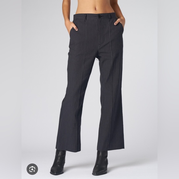 The GREAT pinstripe suit. - Picture 2 of 9